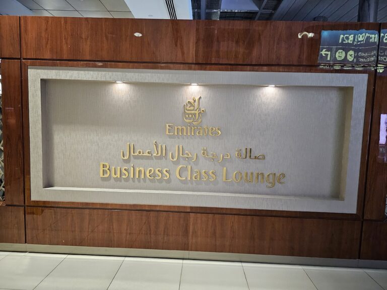 Dubai International Airport – Emirates Business Class Lounge Review – Is The Biggest Lounge In The World Mean The Best?