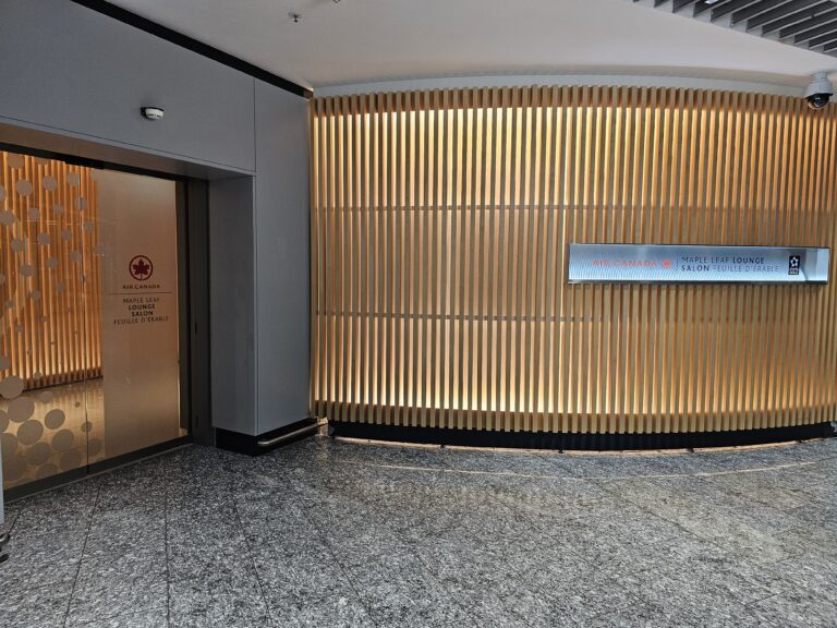 Air Canada Maple Leaf Lounge Frankfurt Airport (FRA) – Is This Better Than The Lufthansa Business Lounge?